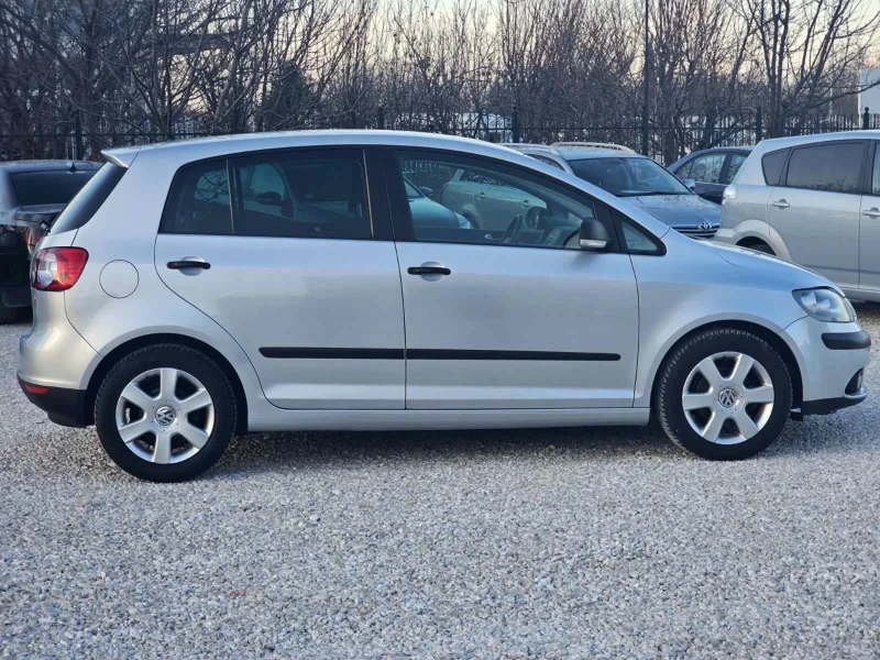 VW Golf Plus 1.6i/102к.с./УНИКАЛНА, снимка 7 - Автомобили и джипове - 48913154