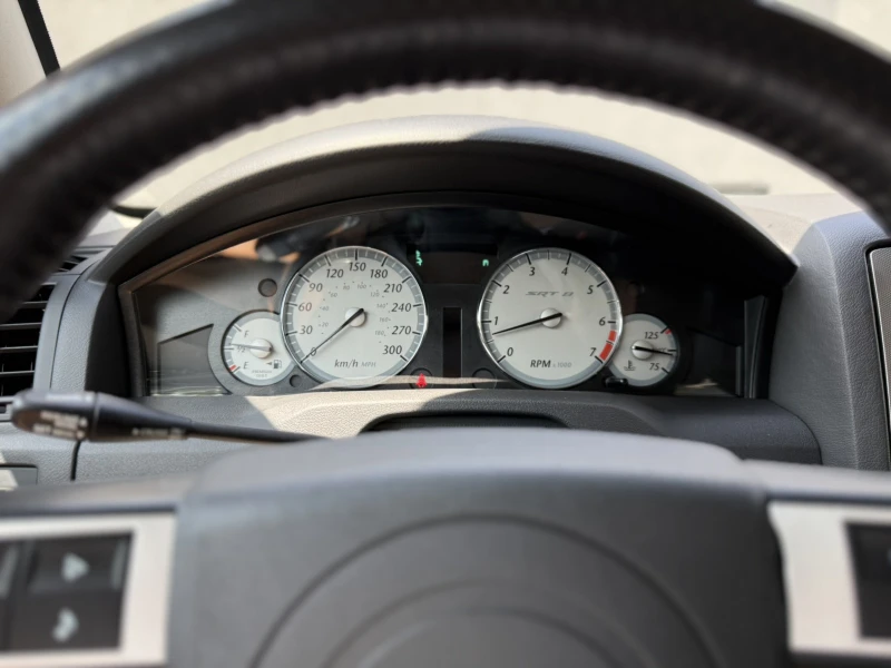Chrysler 300c 6.1L HEMI SRT 8, снимка 14 - Автомобили и джипове - 50739993