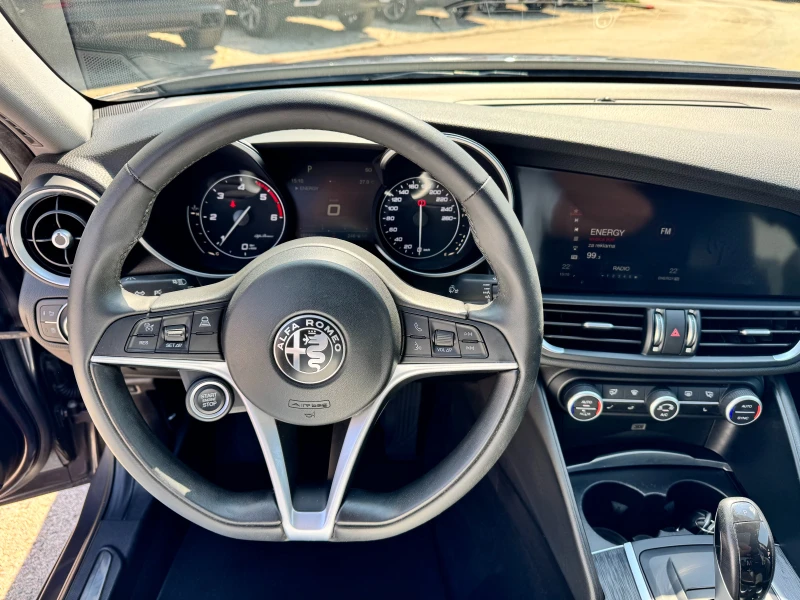 Alfa Romeo Giulia 2.2D 190к.с 8ск. 2019г.FULL Панорама , снимка 10 - Автомобили и джипове - 51299437