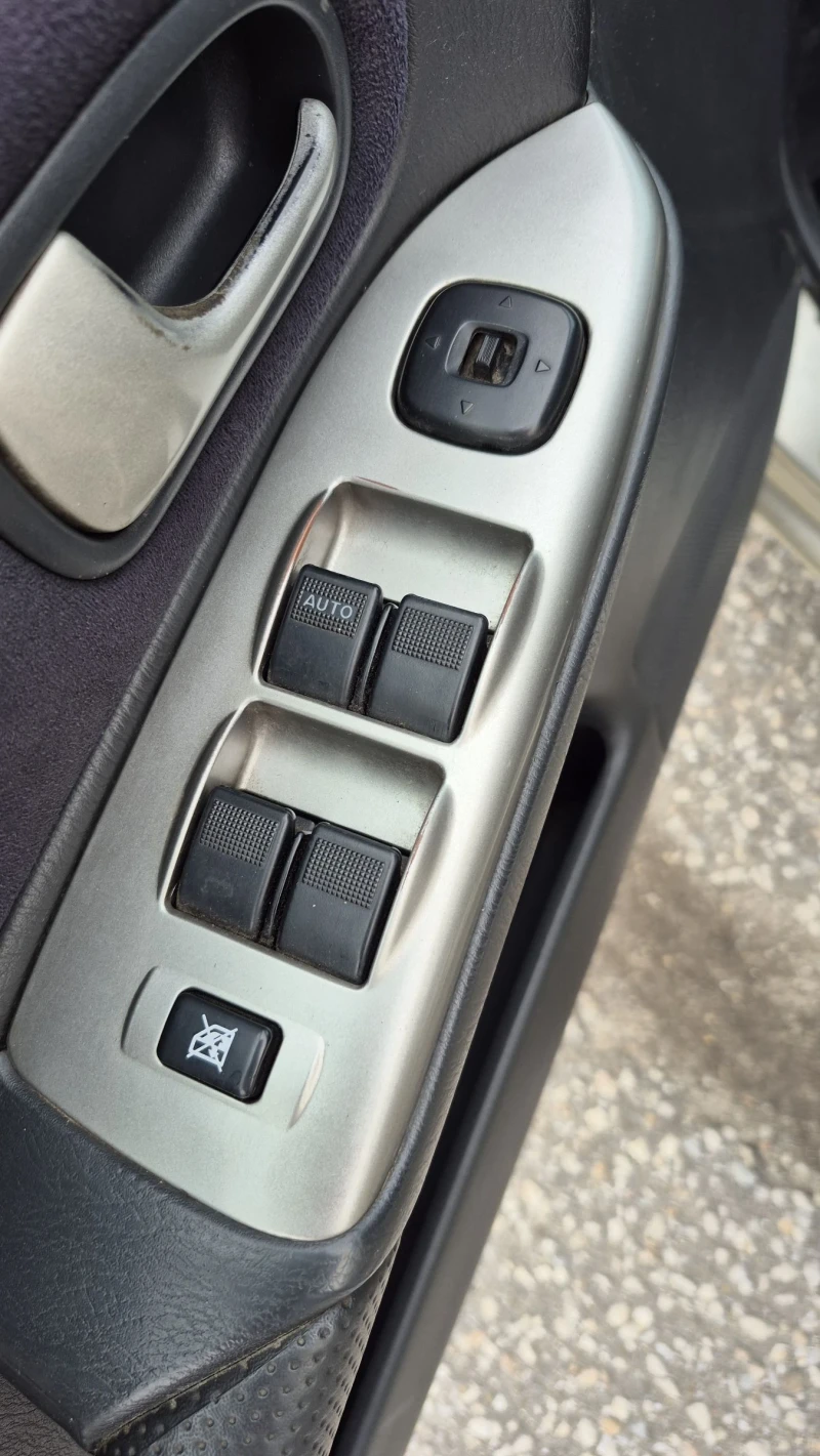 Mazda 323, снимка 11 - Автомобили и джипове - 52645168