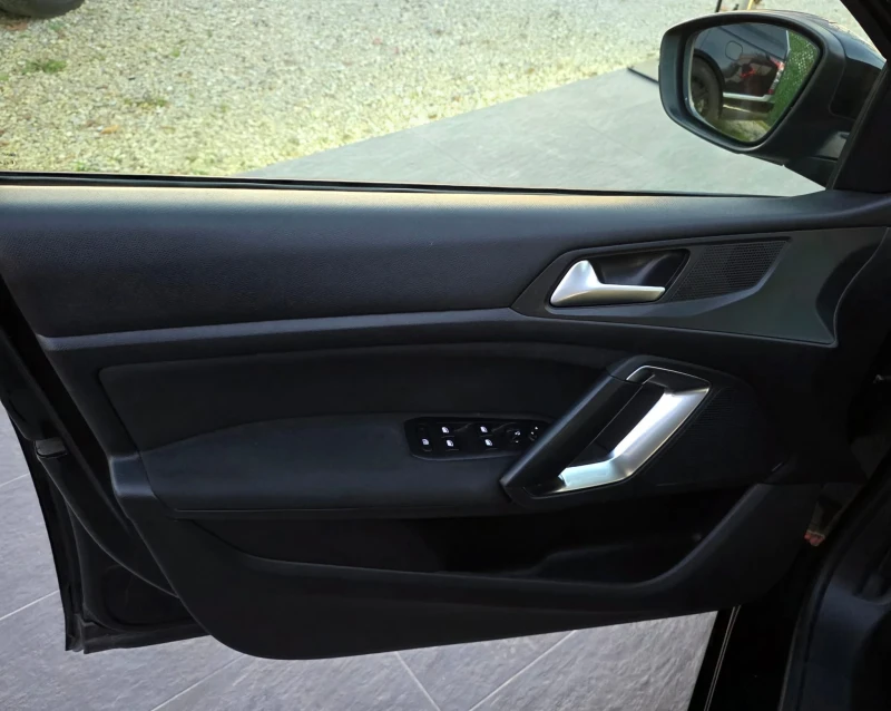 Peugeot 308 SW 1.6 HDI Euro5 Bussines, снимка 12 - Автомобили и джипове - 52852219