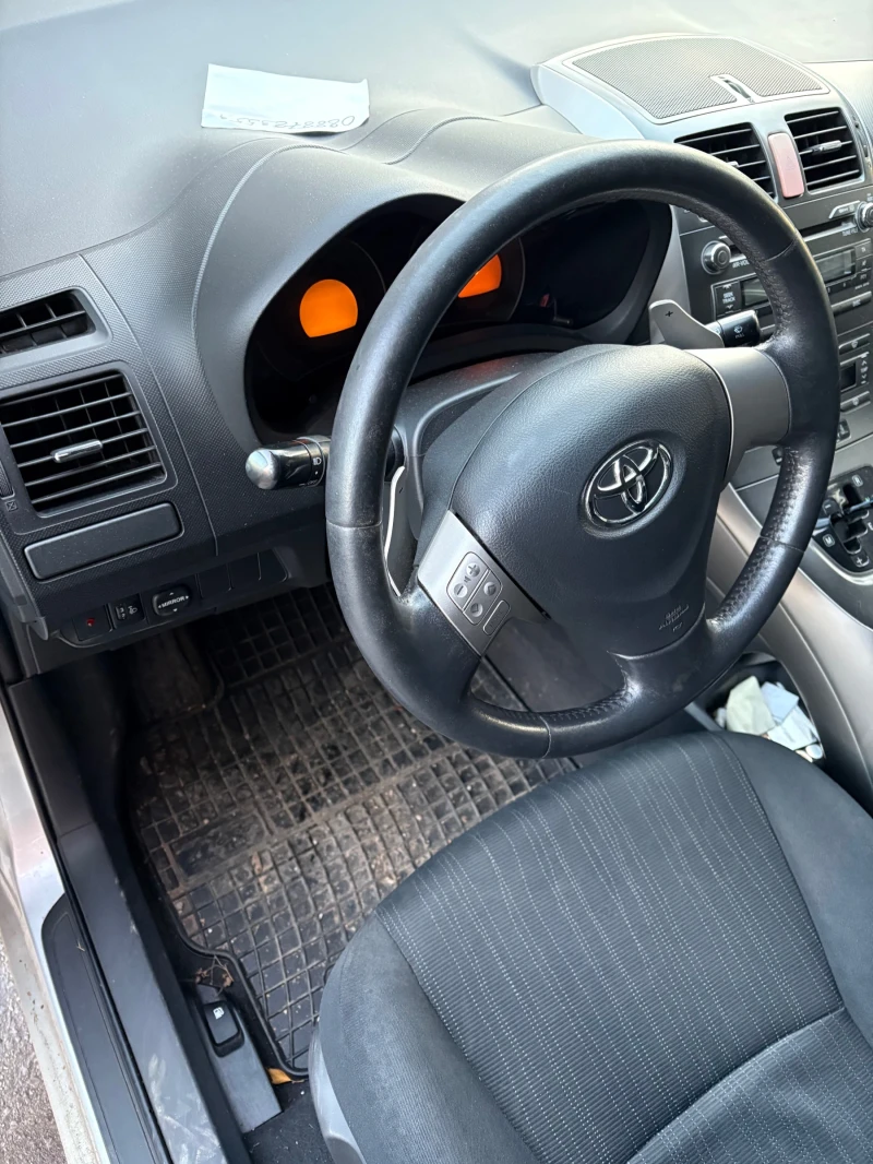Toyota Auris, снимка 13 - Автомобили и джипове - 52920862
