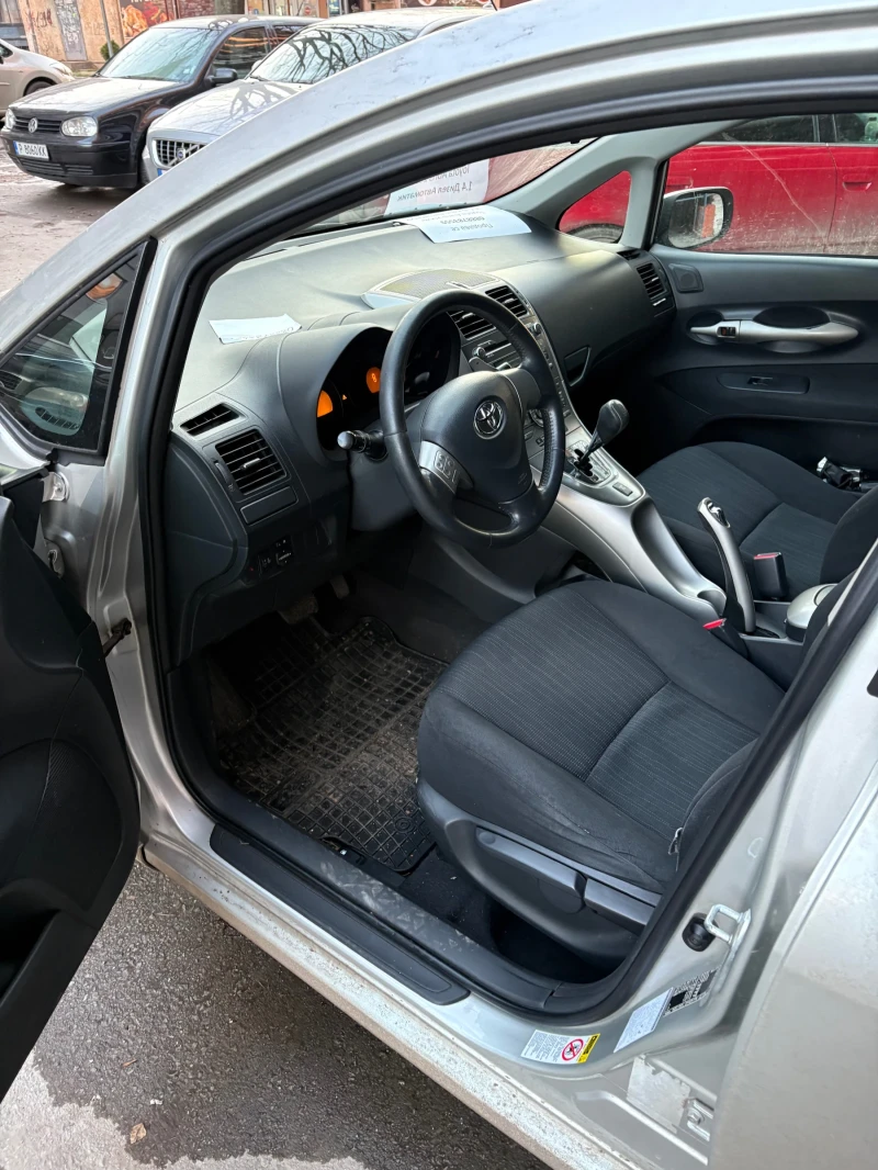 Toyota Auris, снимка 10 - Автомобили и джипове - 52920862