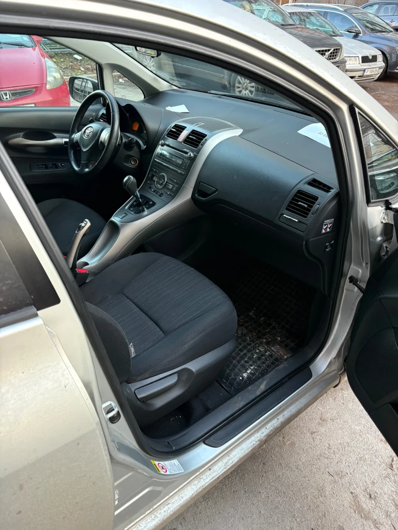Toyota Auris, снимка 11 - Автомобили и джипове - 52920862