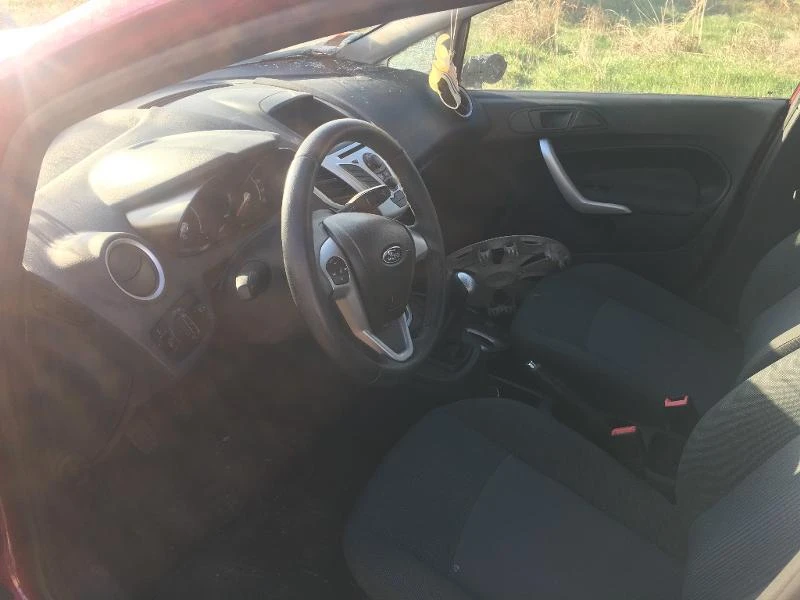 Ford Fiesta 1.2i, снимка 15 - Автомобили и джипове - 14383940