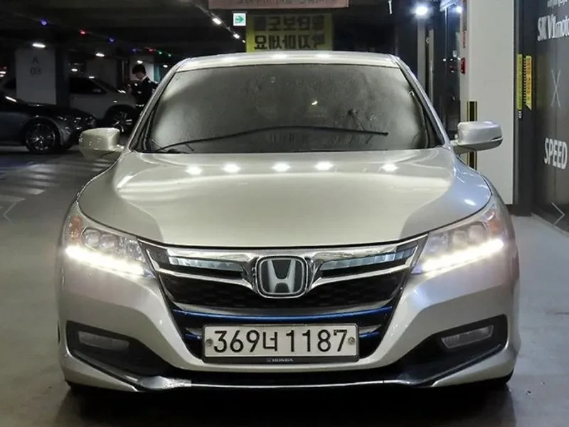Honda Accord 2.0 Hybrid - САМО 30% АВАНС!, снимка 2 - Автомобили и джипове - 55660041