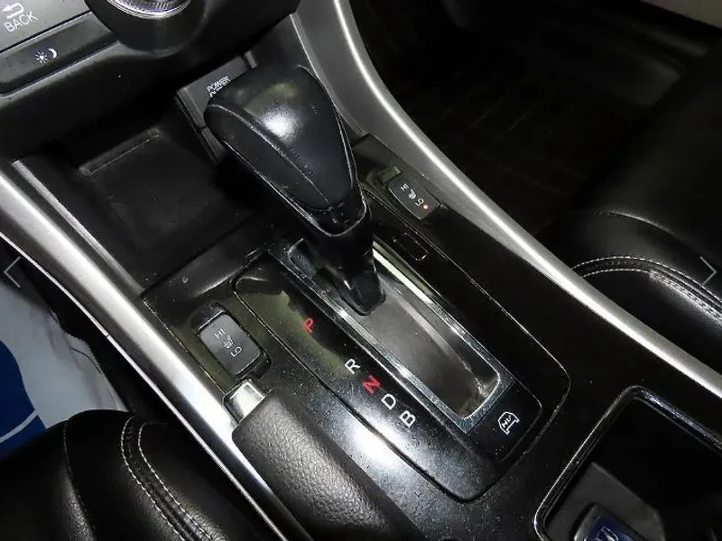 Honda Accord 2.0 Hybrid - САМО 30% АВАНС!, снимка 12 - Автомобили и джипове - 55660041