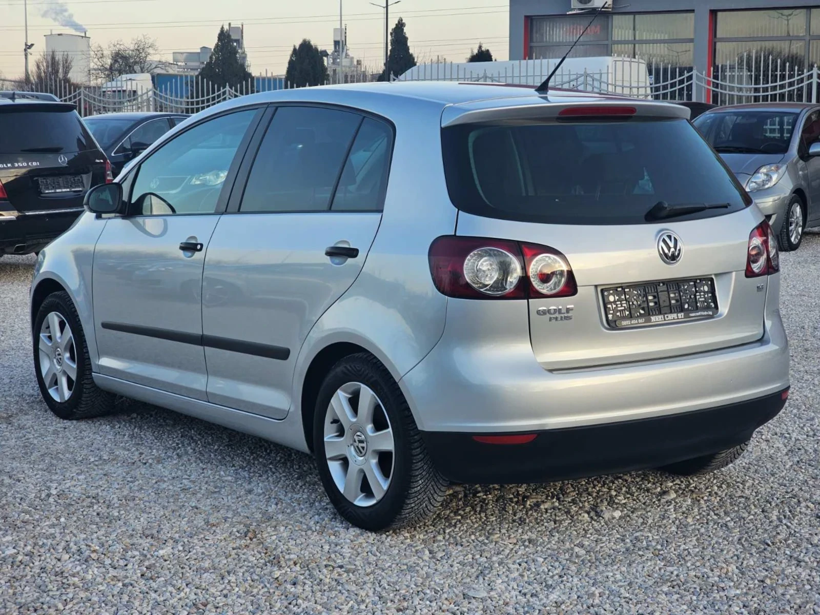 VW Golf Plus 1.6i/102к.с./УНИКАЛНА - изображение 4