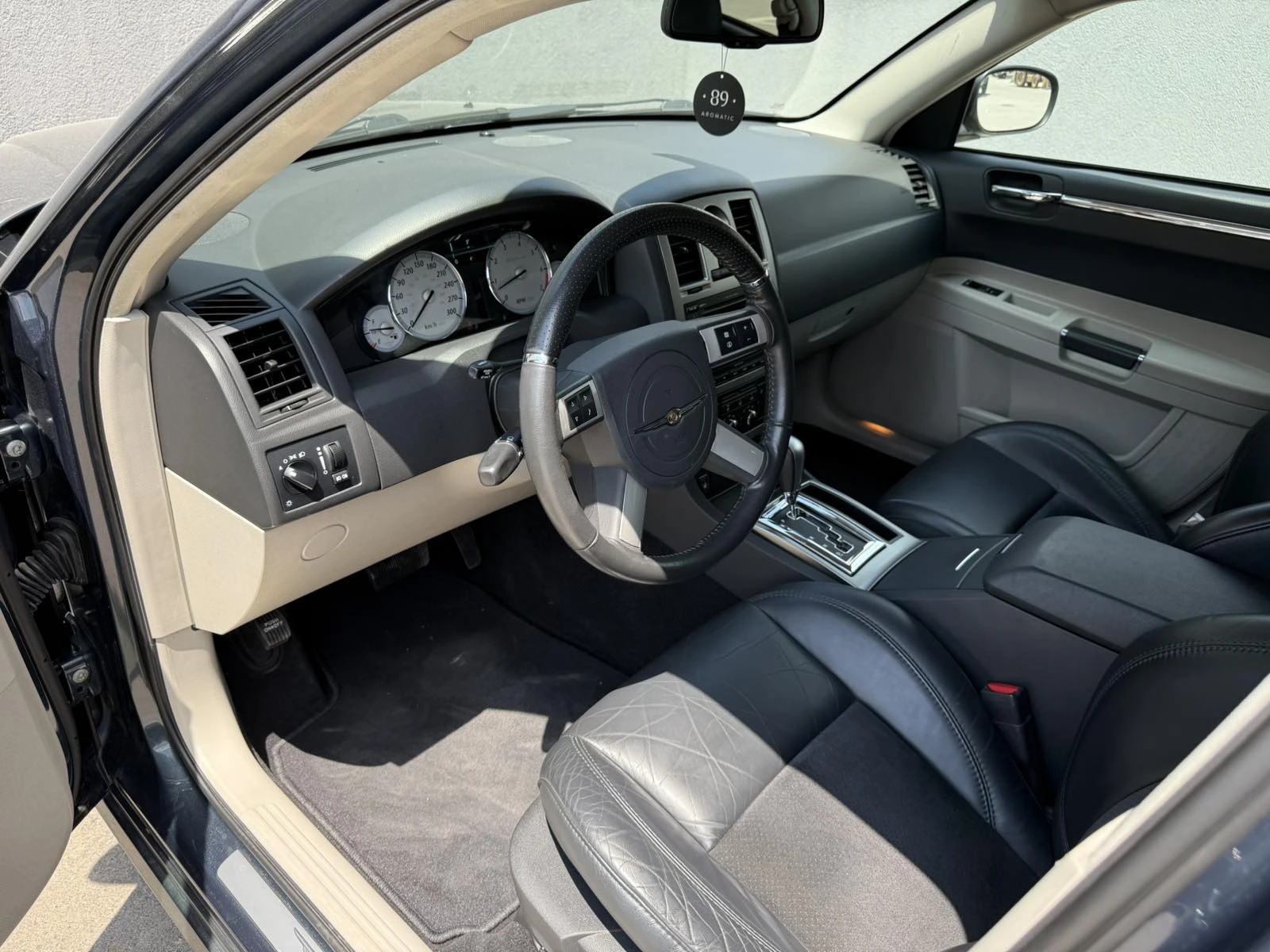 Chrysler 300c 6.1L HEMI SRT 8 | Mobile.bg   11