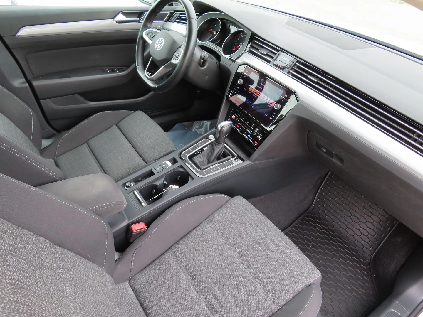 VW Passat Business 2.0 TDI SCR DSG - изображение 6