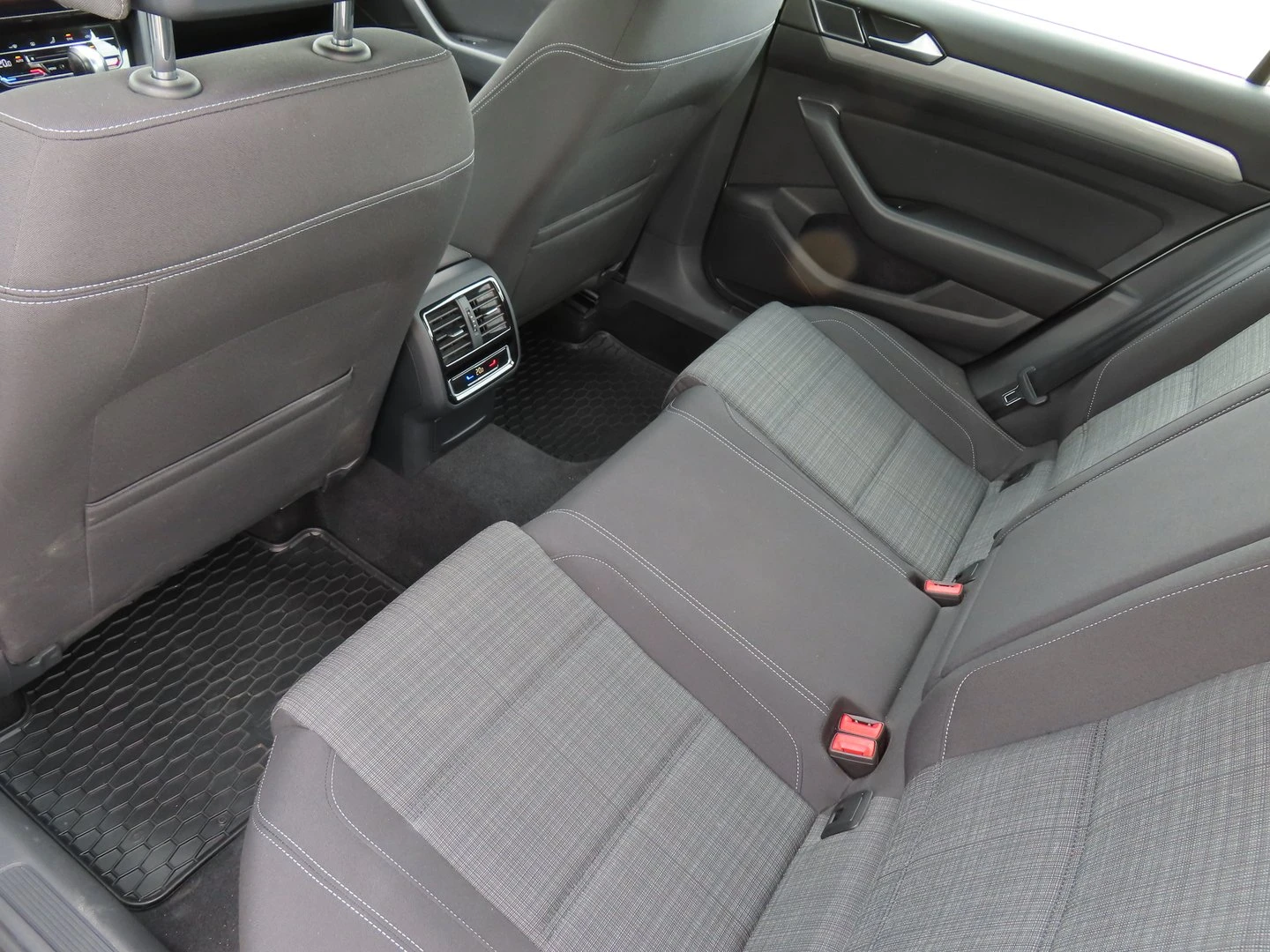 VW Passat Business 2.0 TDI SCR DSG | Mobile.bg � ����������� 13