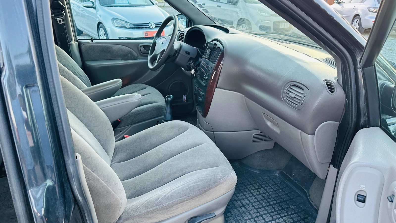 Chrysler Voyager  - изображение 10