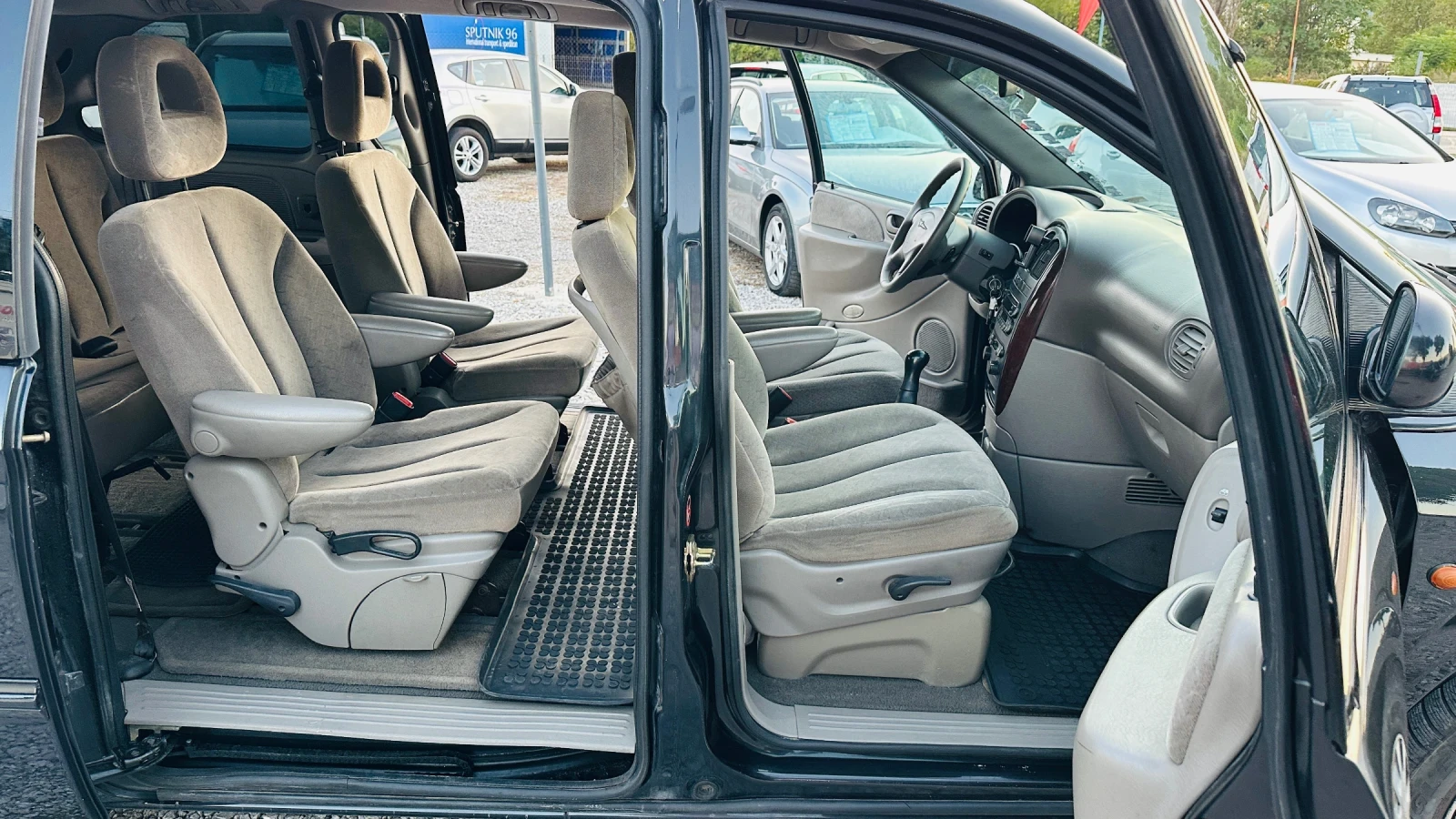 Chrysler Voyager 2.5crdi-7 места-Италия - изображение 10