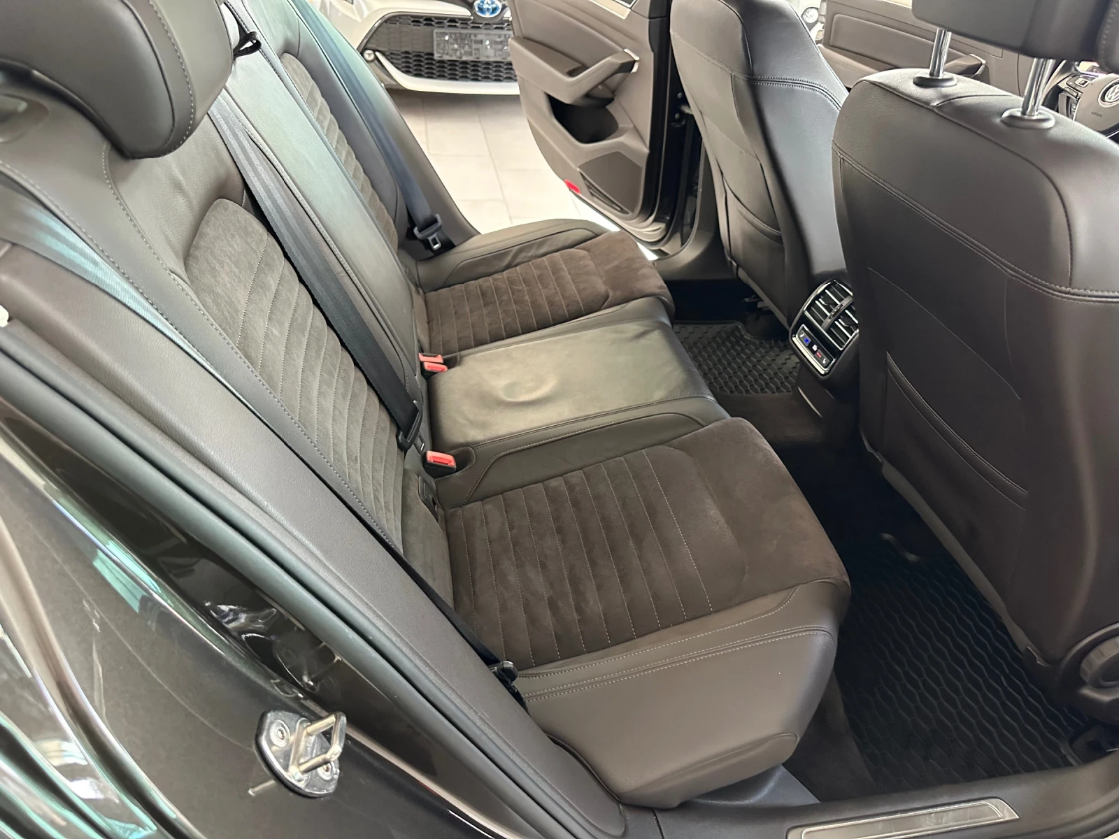 VW Passat 4Motion* HighLine* 190к.с - изображение 10