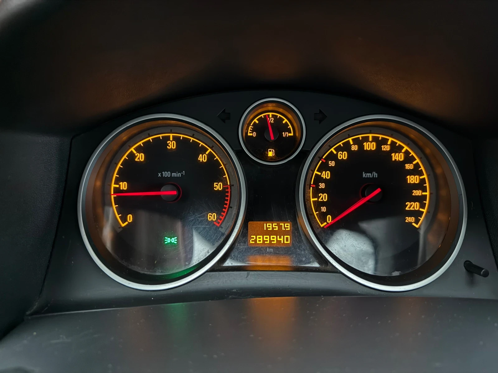 Opel Astra H 1.9D - изображение 10