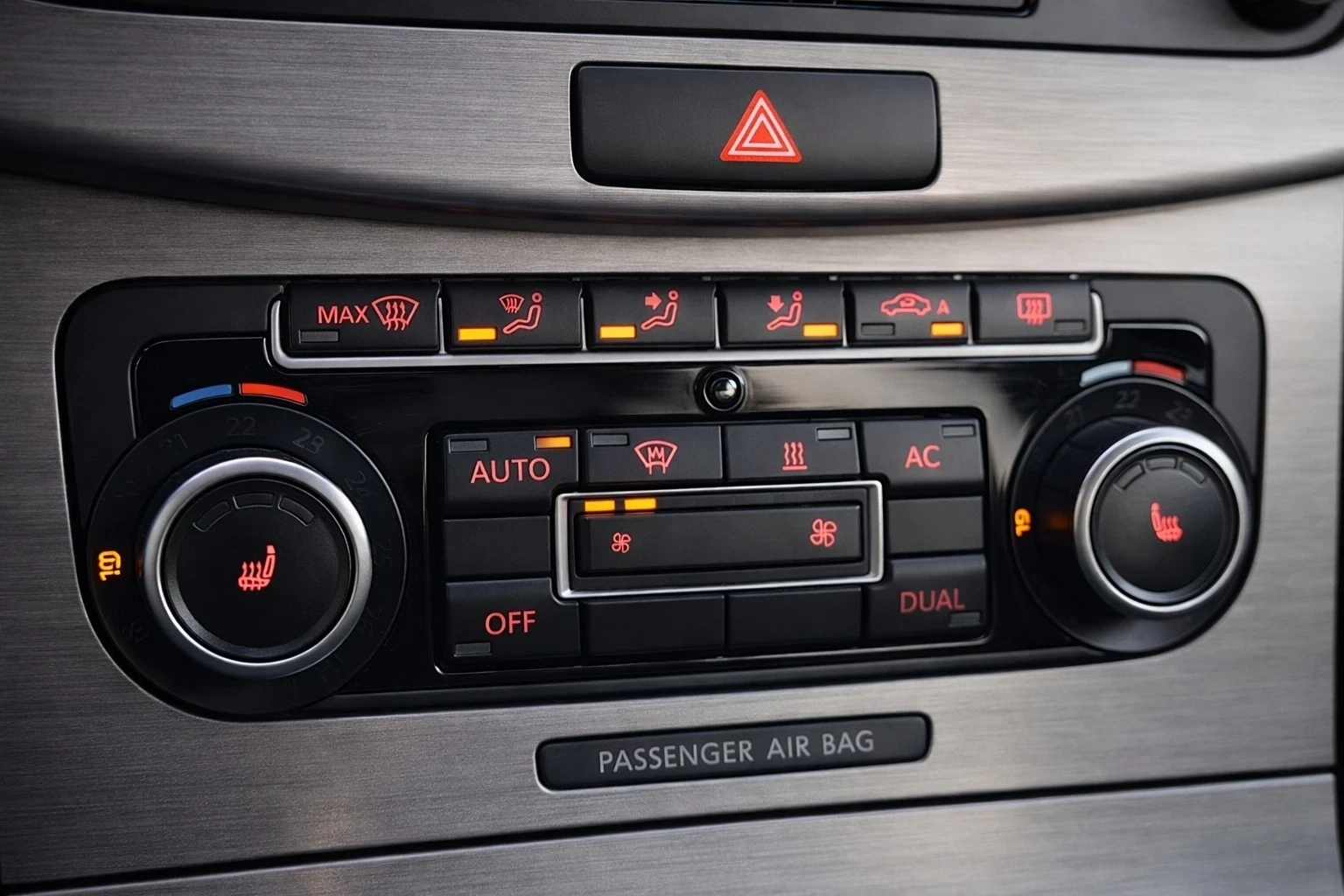 VW Passat Седан/2.0 TDI/140hp, снимка 12 - Автомобили и джипове - 54065407