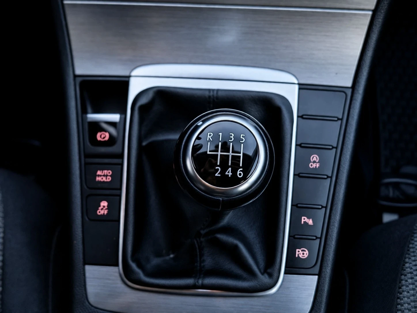 VW Passat Седан/2.0 TDI/140hp, снимка 13 - Автомобили и джипове - 54065407