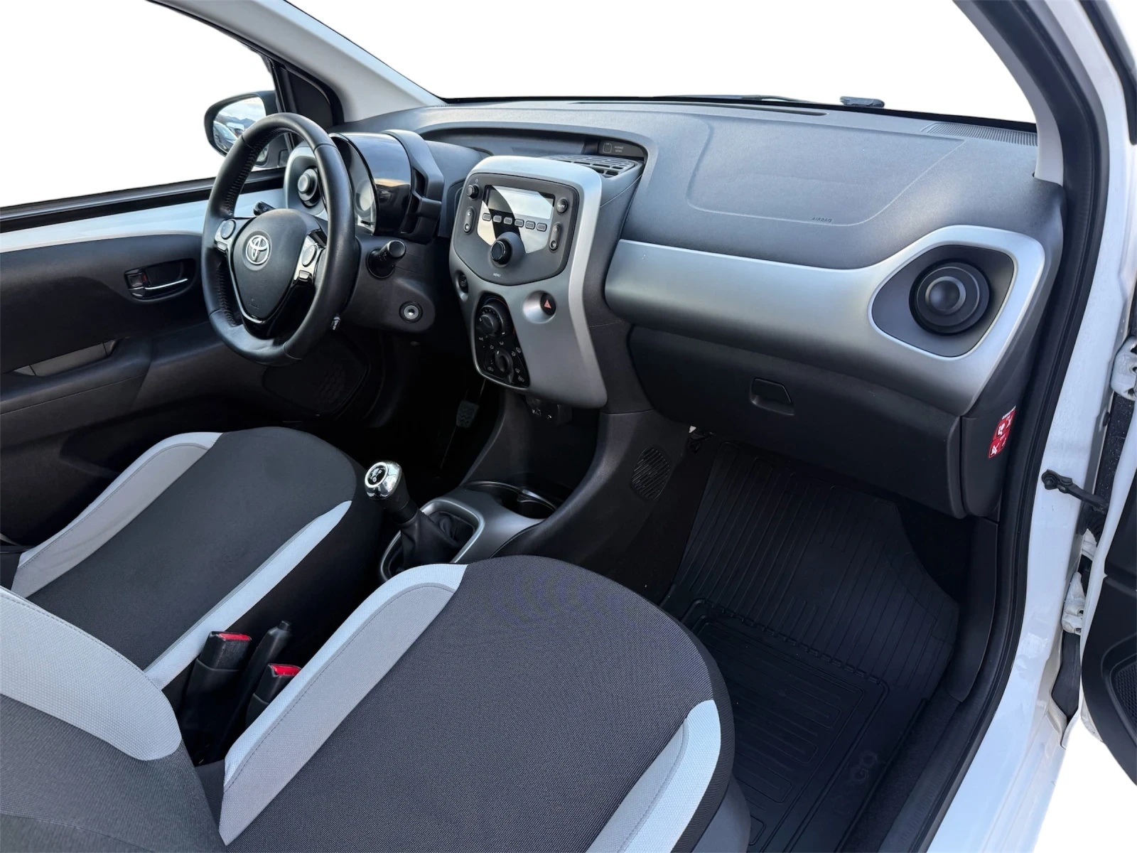 Toyota Aygo 1.0/Cruise control/PDC/LED/Heated seats/Euro6, снимка 11 - Автомобили и джипове - 54068242