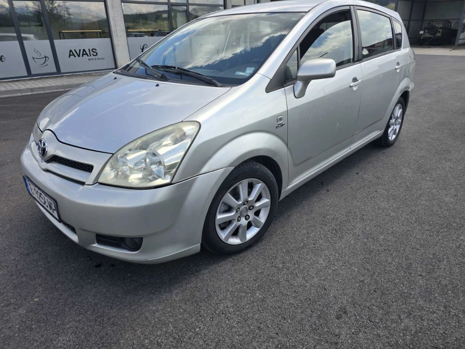 Toyota Corolla verso 2.0 D4D, снимка 2 - Автомобили и джипове - 54635008