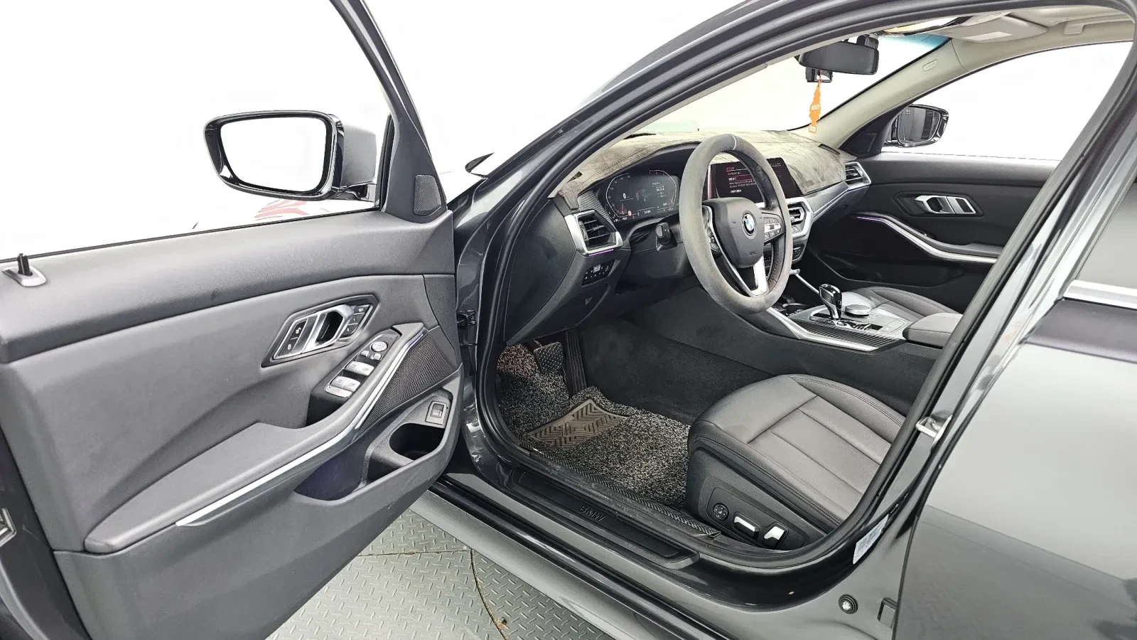 BMW 320 2021* LASER* HEAD-UP* , снимка 2 - Автомобили и джипове - 55121778