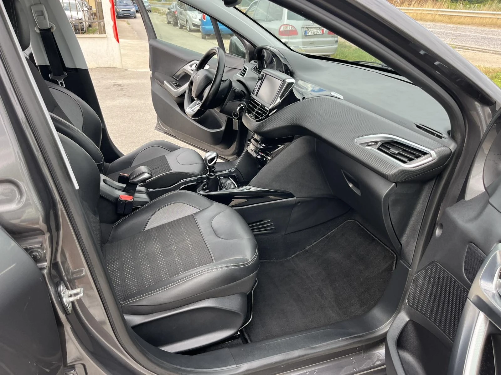 Peugeot 2008 1.5HDI 102кс EURO 6D 6 СКОРОСТИ NAVI ВНОС ИТАЛИЯ, снимка 11 - Автомобили и джипове - 55397399