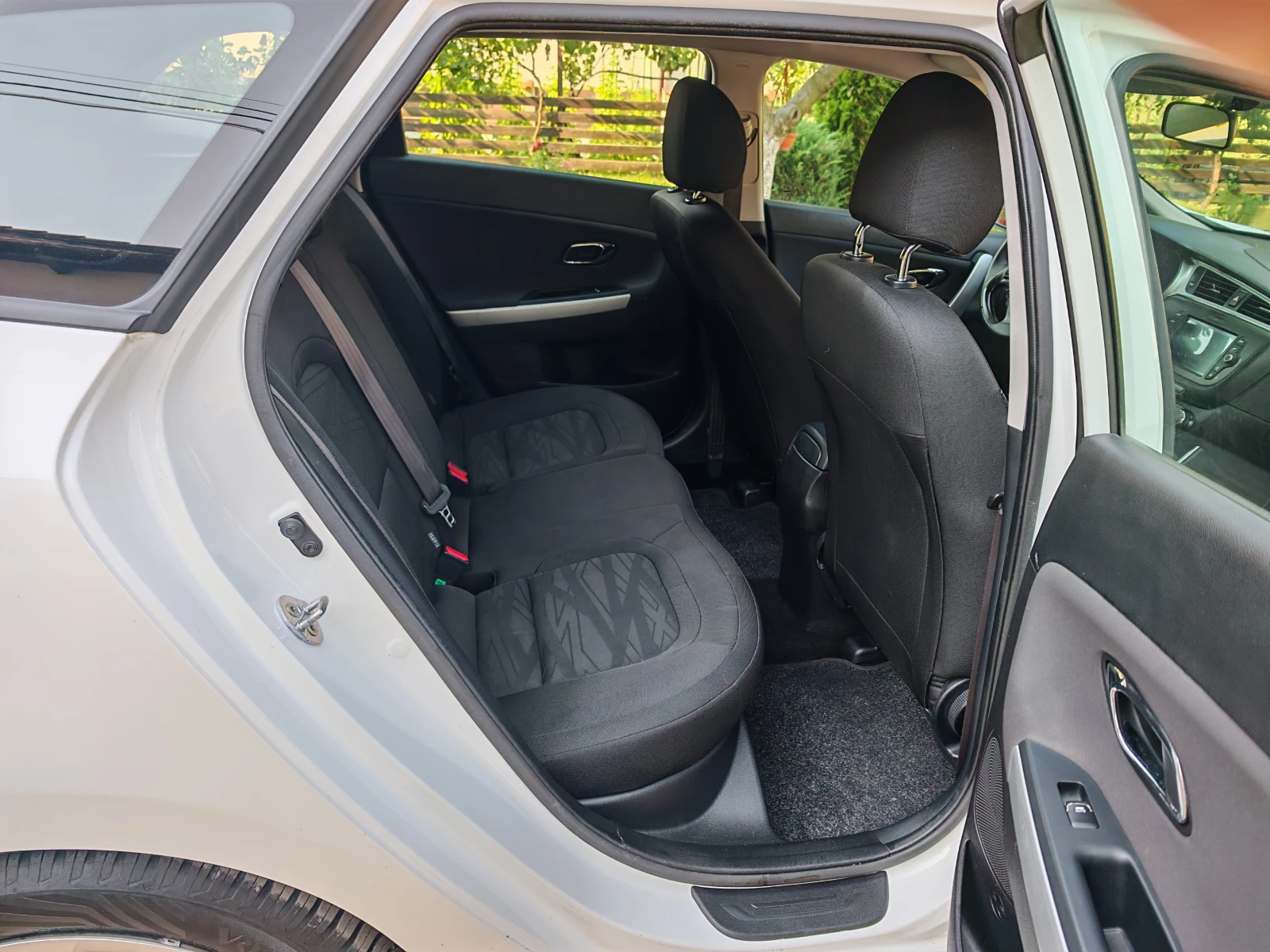 Kia Ceed 1.4-100к.с.-НАВИ, снимка 10 - Автомобили и джипове - 55704246