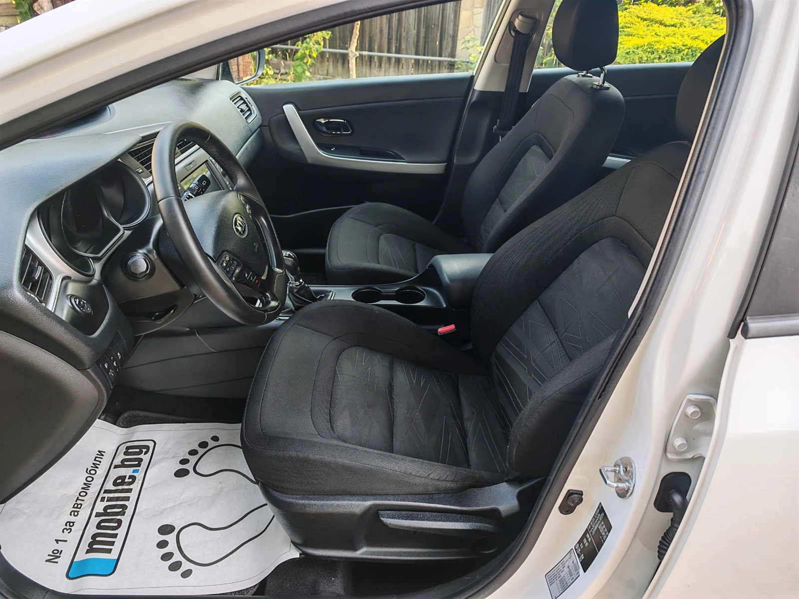 Kia Ceed 1.4-100к.с.-НАВИ, снимка 8 - Автомобили и джипове - 55704246