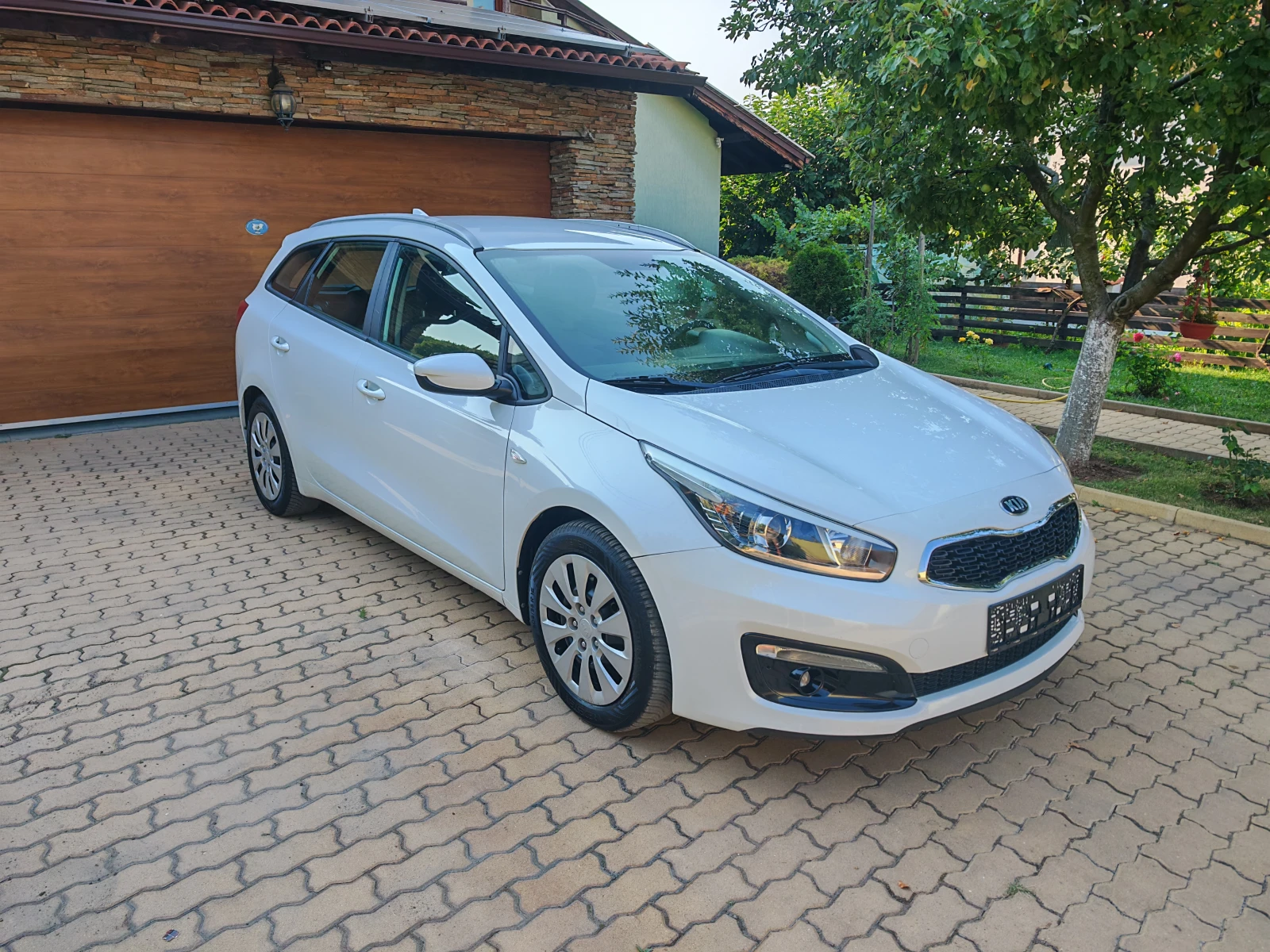 Kia Ceed 1.4-100к.с.-НАВИ, снимка 3 - Автомобили и джипове - 55704246