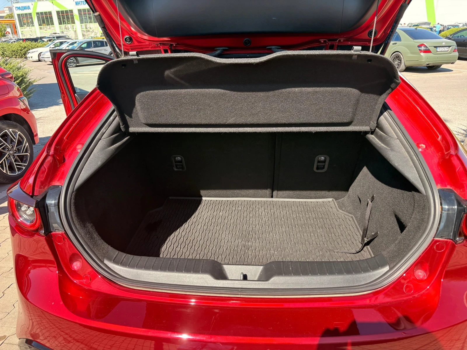 Mazda 3, снимка 10 - Автомобили и джипове - 56103174