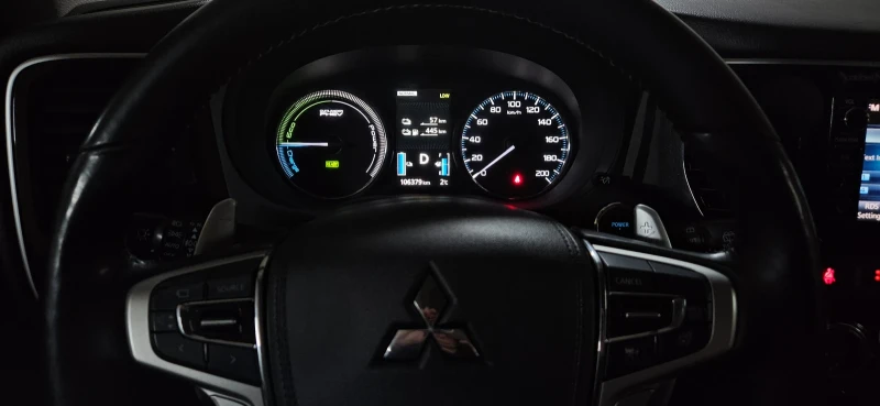 Mitsubishi Outlander Full max , Дистроник, 360 камера, печка, снимка 17 - Автомобили и джипове - 49611177