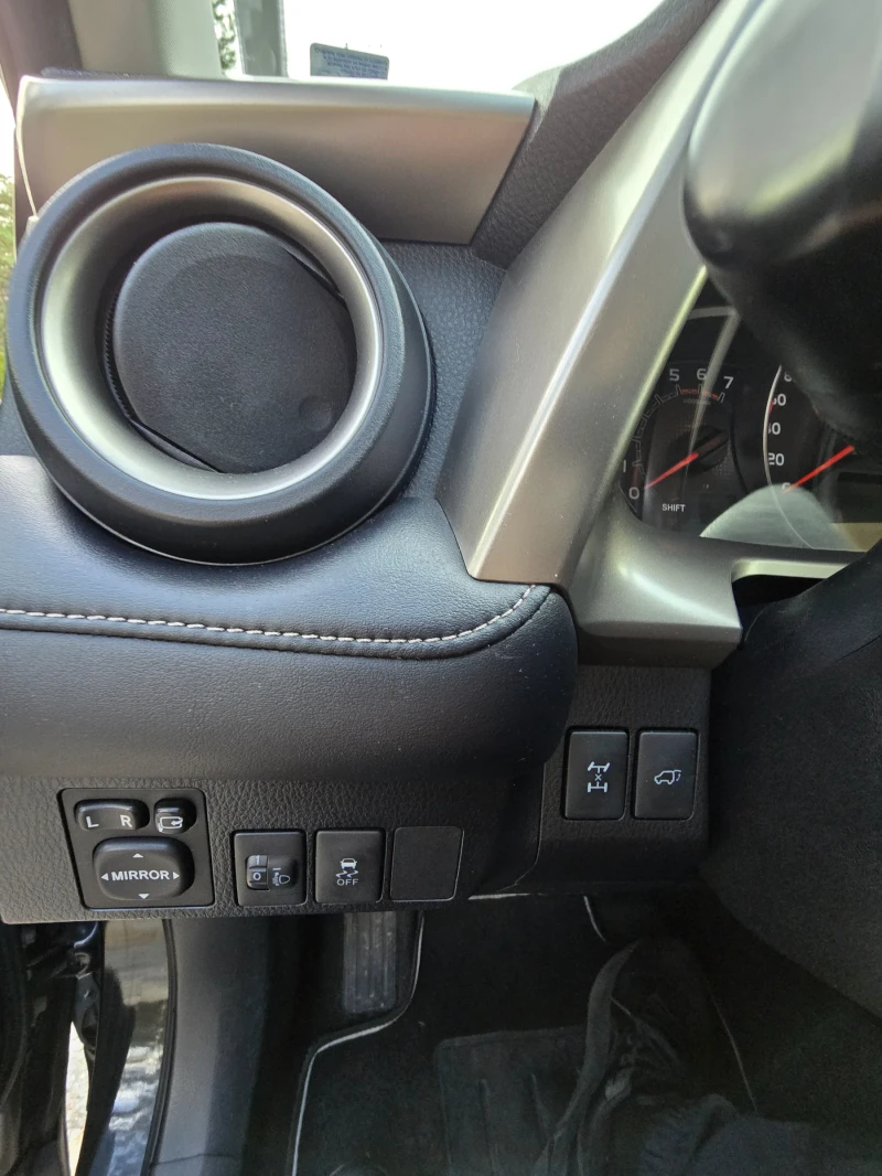 Toyota Rav4 Executive 4?4, снимка 11 - Автомобили и джипове - 52328719