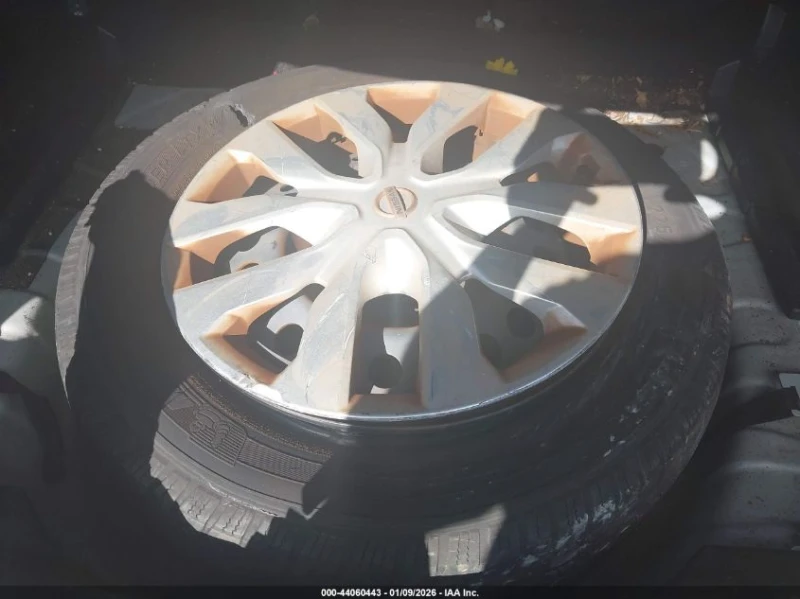 Nissan Rogue 2.5L I-4 DOHC, VVT, 170HP Front Wheel Drive, снимка 4 - Автомобили и джипове - 53213338