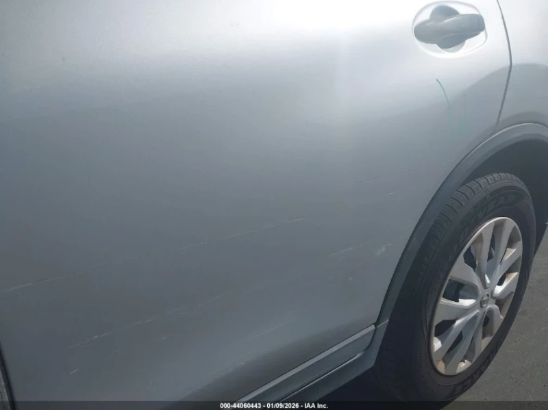 Nissan Rogue 2.5L I-4 DOHC, VVT, 170HP Front Wheel Drive, снимка 5 - Автомобили и джипове - 53213338