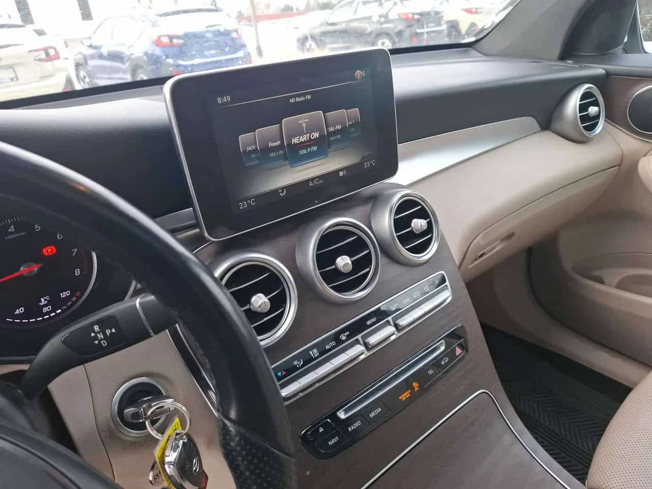 Mercedes-Benz GLC 300 * CARFAX * КАМЕРА * ПОДГРЕВ * ПАМЕТ , снимка 9 - Автомобили и джипове - 54094329