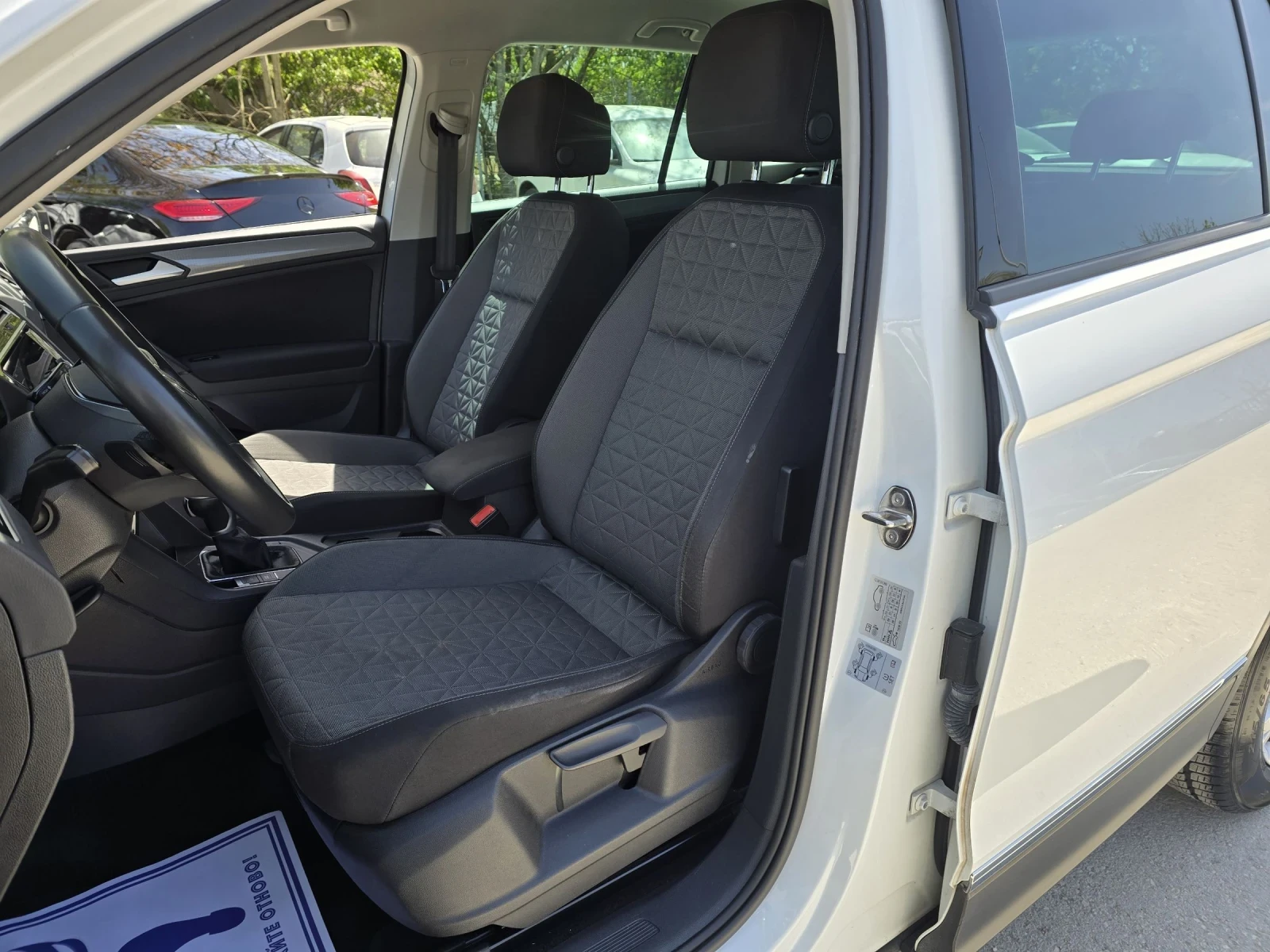 VW Tiguan 2.0TDI 150к.с LIFE DSG Камера Дистроник , снимка 9 - Автомобили и джипове - 54333373