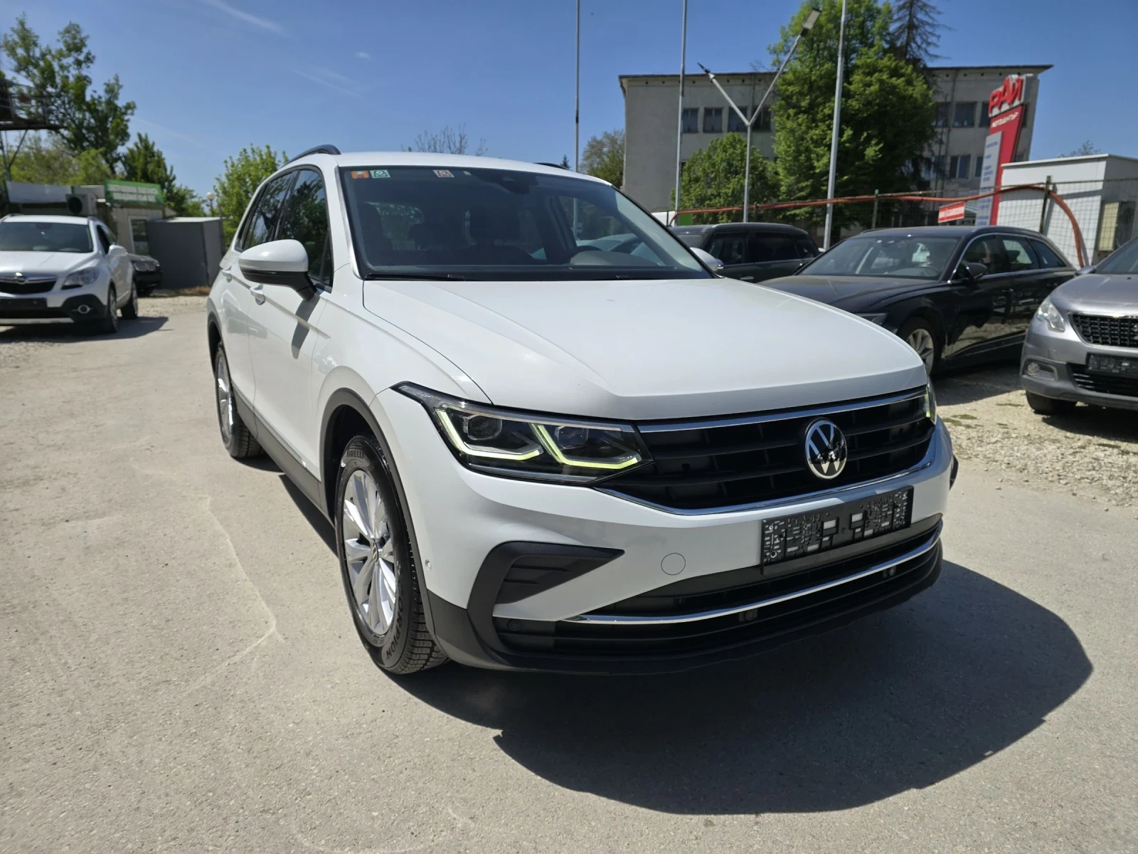 VW Tiguan 2.0TDI 150к.с LIFE DSG Камера Дистроник , снимка 2 - Автомобили и джипове - 54333373