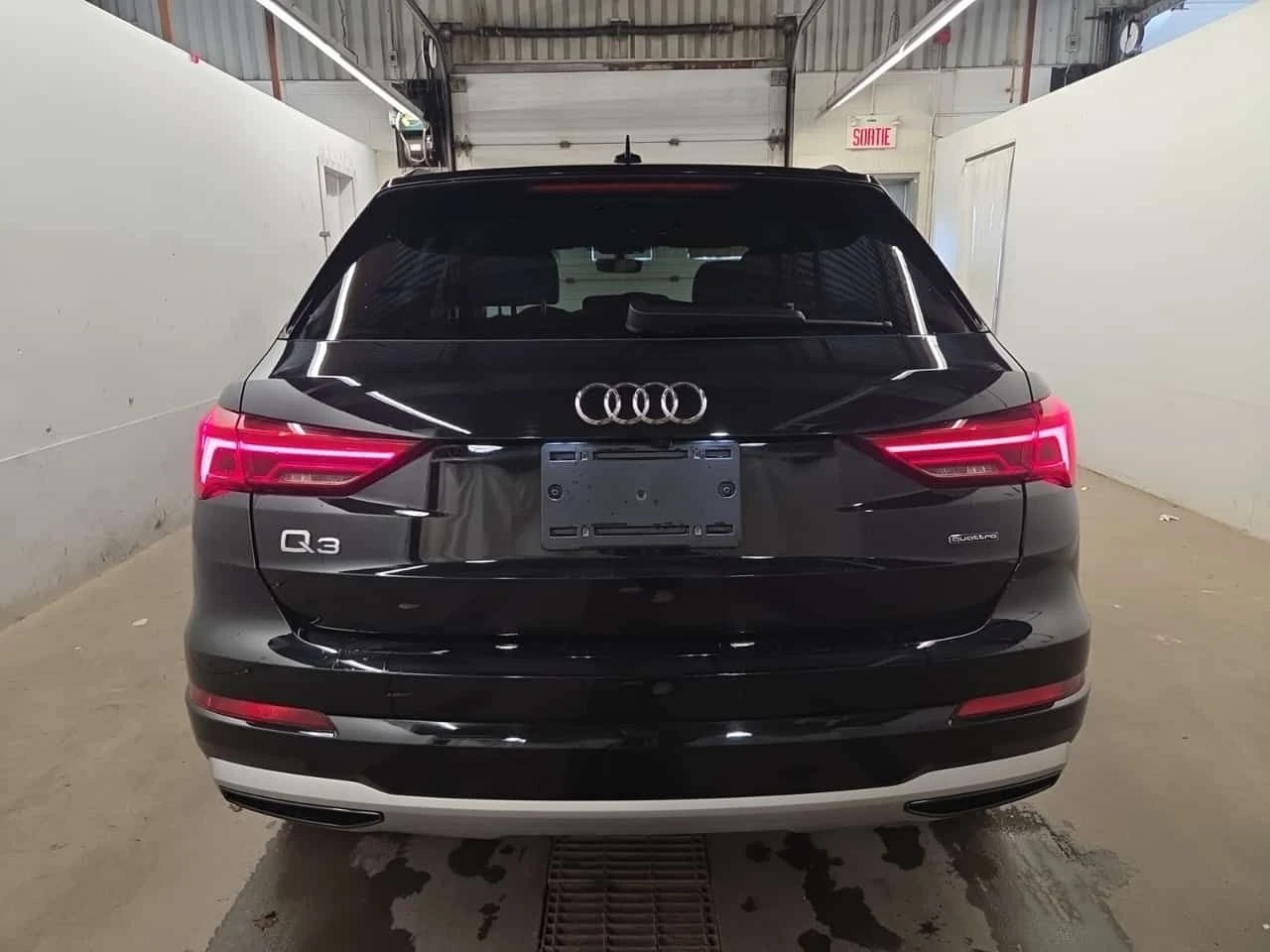 Audi Q3 KOMFORT| ПОДГРЕВИ| ПАНОРАМА| 2 КЛЮЧА, снимка 5 - Автомобили и джипове - 54676202