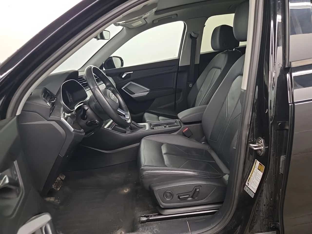 Audi Q3 KOMFORT| ПОДГРЕВИ| ПАНОРАМА| 2 КЛЮЧА, снимка 11 - Автомобили и джипове - 54676202