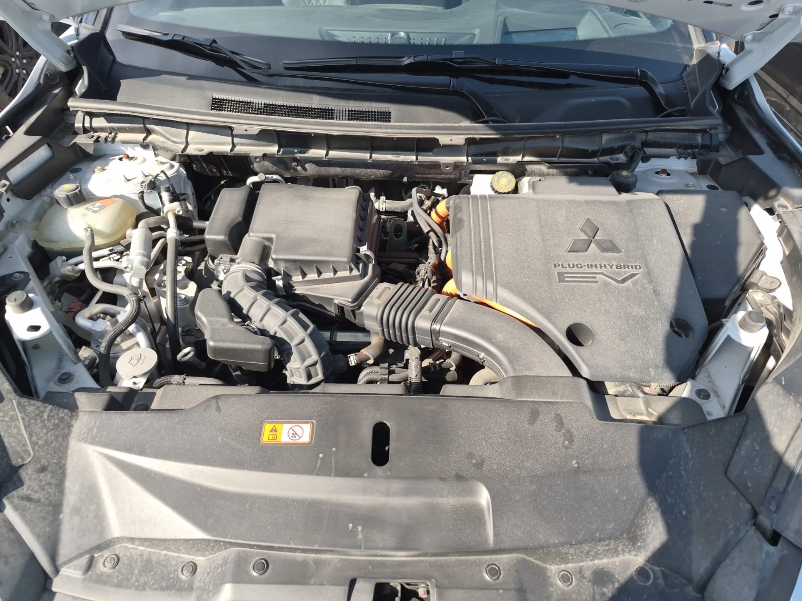 Mitsubishi Outlander GT/PHEV/AWD/PANO/7 МЕСТА, снимка 14 - Автомобили и джипове - 54792985