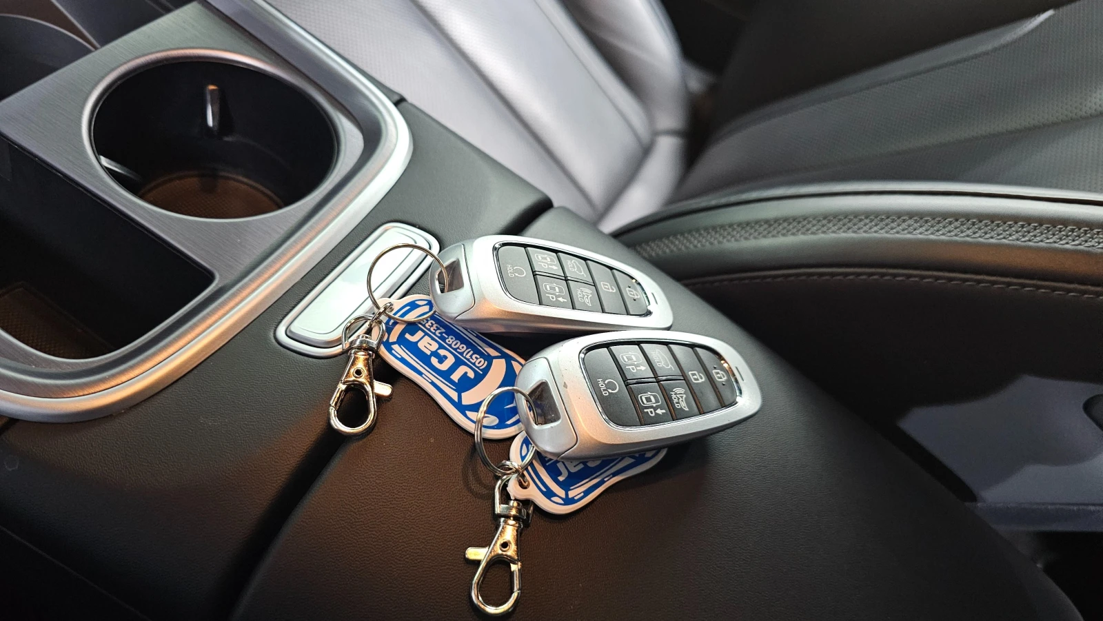 Hyundai Santa fe 2.5T* CALLIGRAPHY* DISTRONIC* 360 КАМЕРИ* ОБДУХВА, снимка 16 - Автомобили и джипове - 54982364