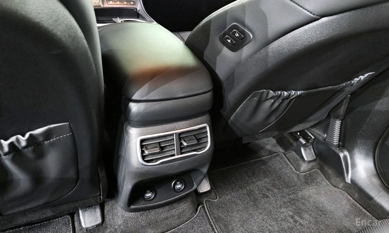 Hyundai Santa fe 2.5T* CALLIGRAPHY* DISTRONIC* 360 КАМЕРИ* ОБДУХВА, снимка 14 - Автомобили и джипове - 54982364