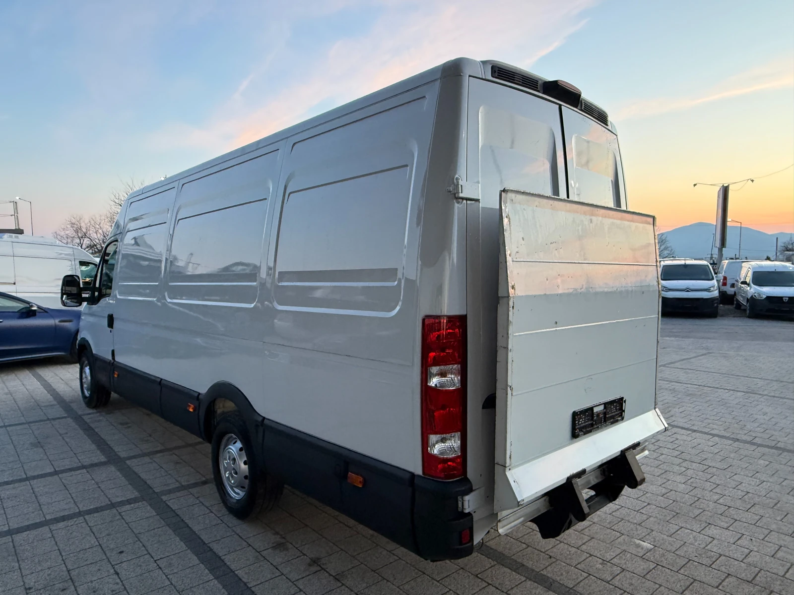 Iveco Daily 35S18 3.0HPI Maxi Климатроник Падащ борд  - изображение 5