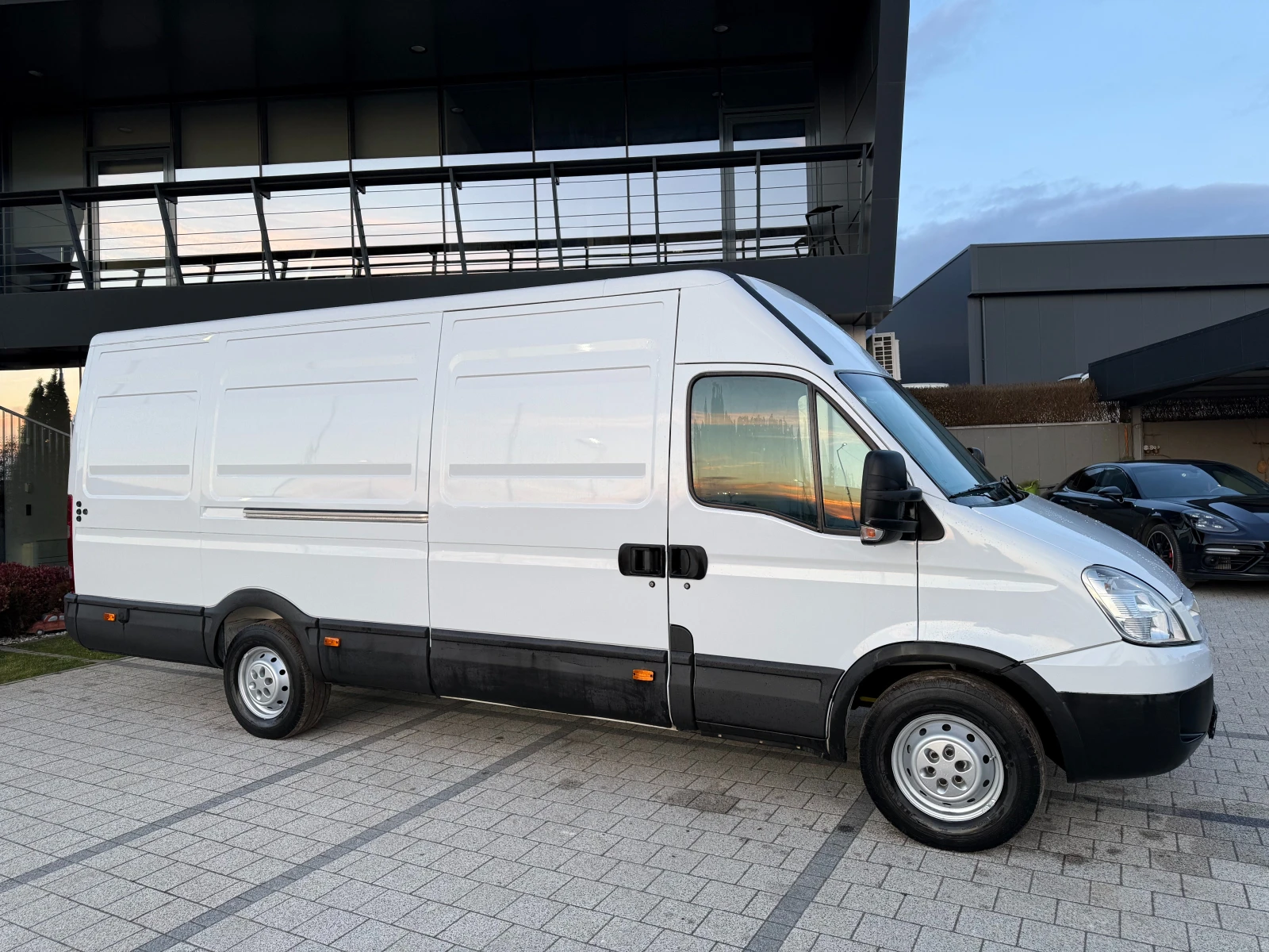 Iveco Daily 35S18 3.0HPI Maxi Климатроник Падащ борд  - изображение 2