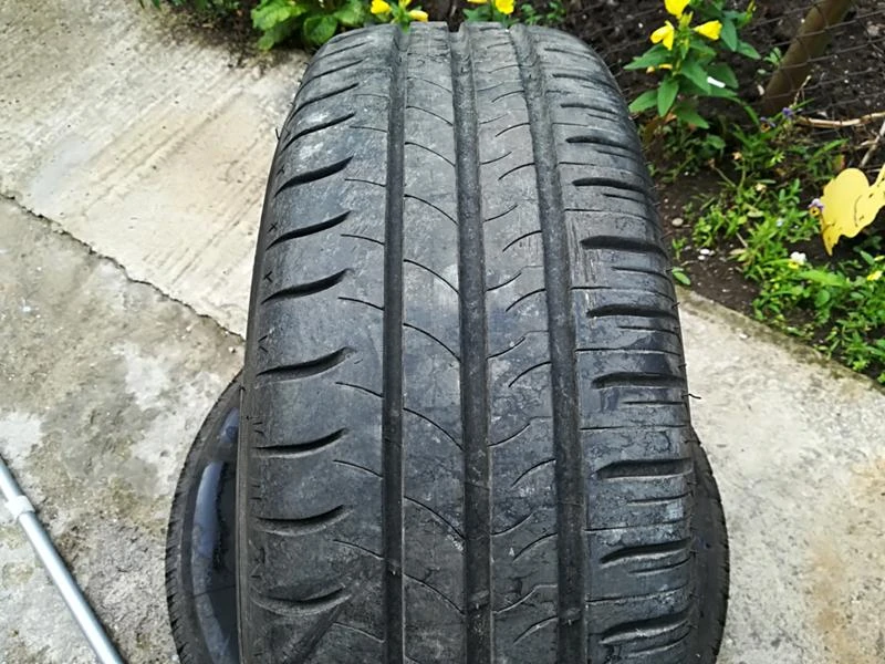 Гуми Летни 205/65R15, снимка 1 - Гуми и джанти - 21805875