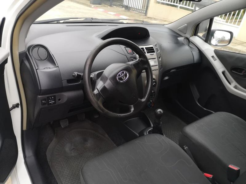 Toyota Yaris, снимка 5 - Автомобили и джипове - 47961723