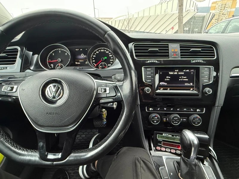 VW Golf 1.6 bluetdi, снимка 5 - Автомобили и джипове - 49244632