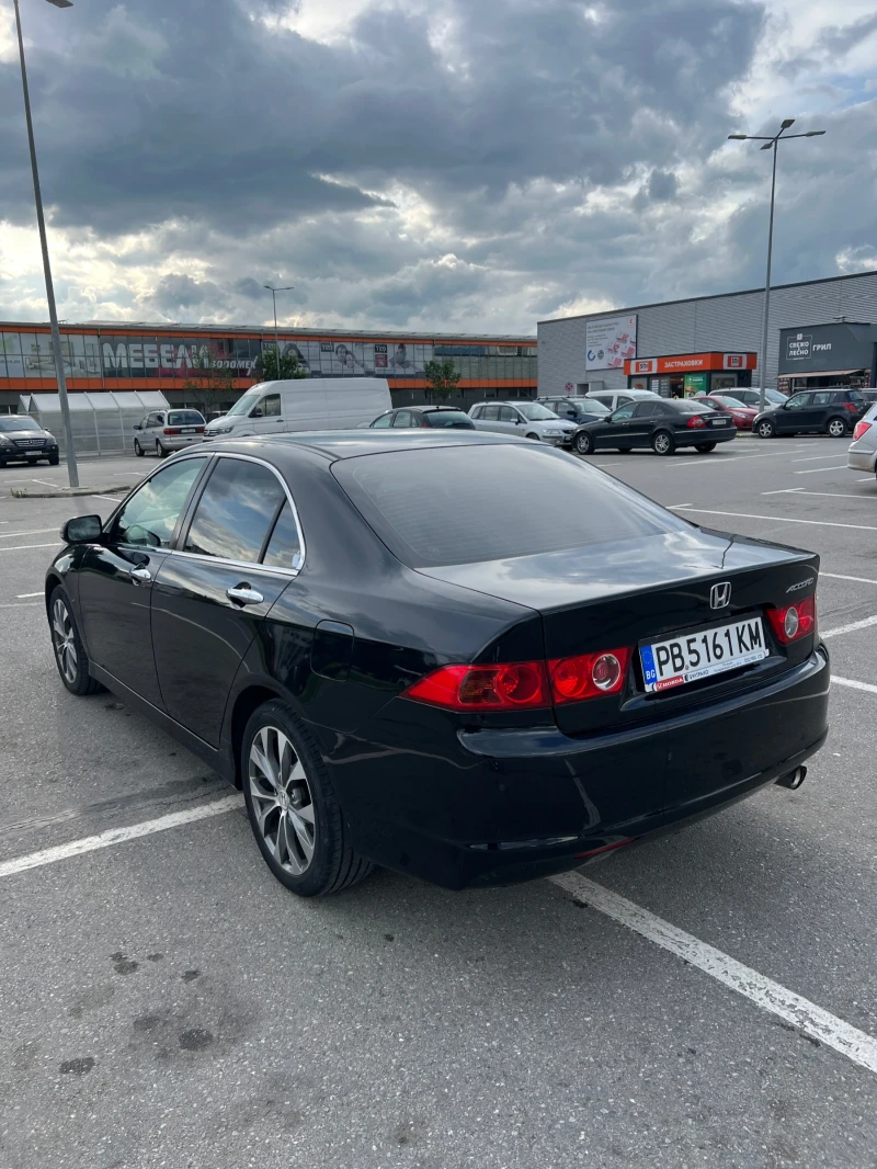 Honda Accord 2.0 AT Executive, снимка 1 - Автомобили и джипове - 49535062