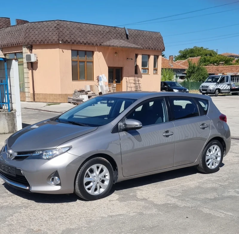 Toyota Auris 2.0 D4D 125к.с. Уникат Швейцария , снимка 9 - Автомобили и джипове - 51521366