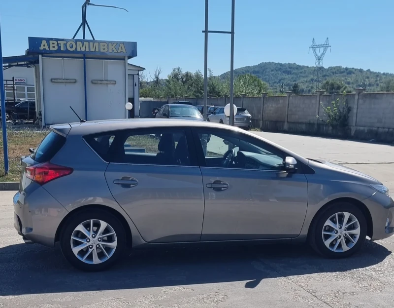 Toyota Auris 2.0 D4D 125к.с. Уникат Швейцария , снимка 4 - Автомобили и джипове - 51521366