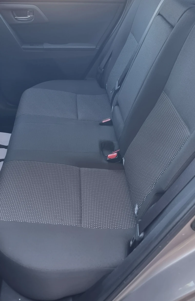 Toyota Auris 2.0 D4D 125к.с. Уникат Швейцария , снимка 11 - Автомобили и джипове - 51521366